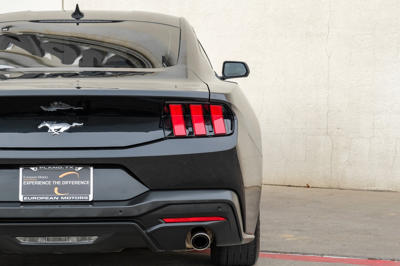 Ford Mustang Vehicle Main Gallery Image 44