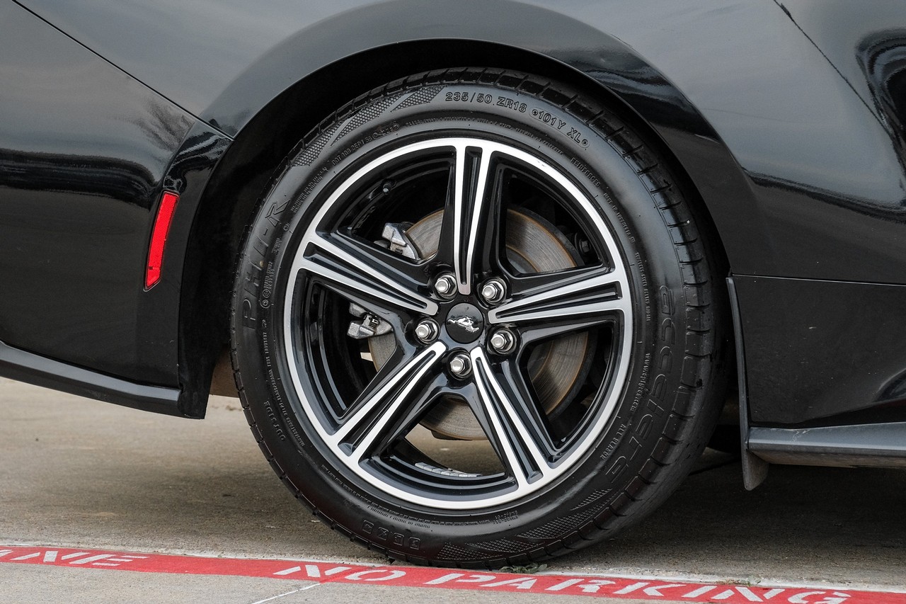 Ford Mustang Vehicle Main Gallery Image 46