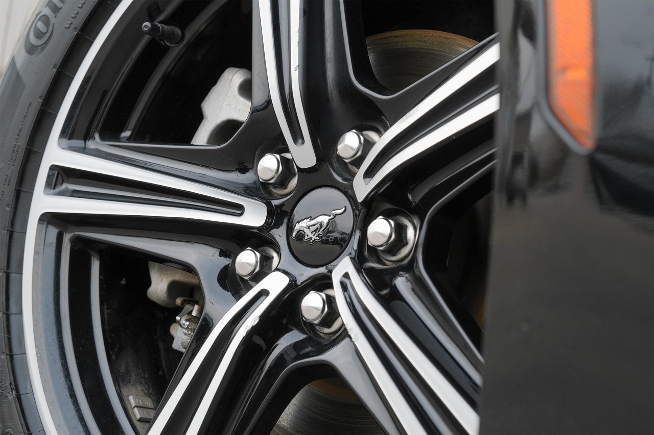 Ford Mustang Vehicle Main Gallery Image 50