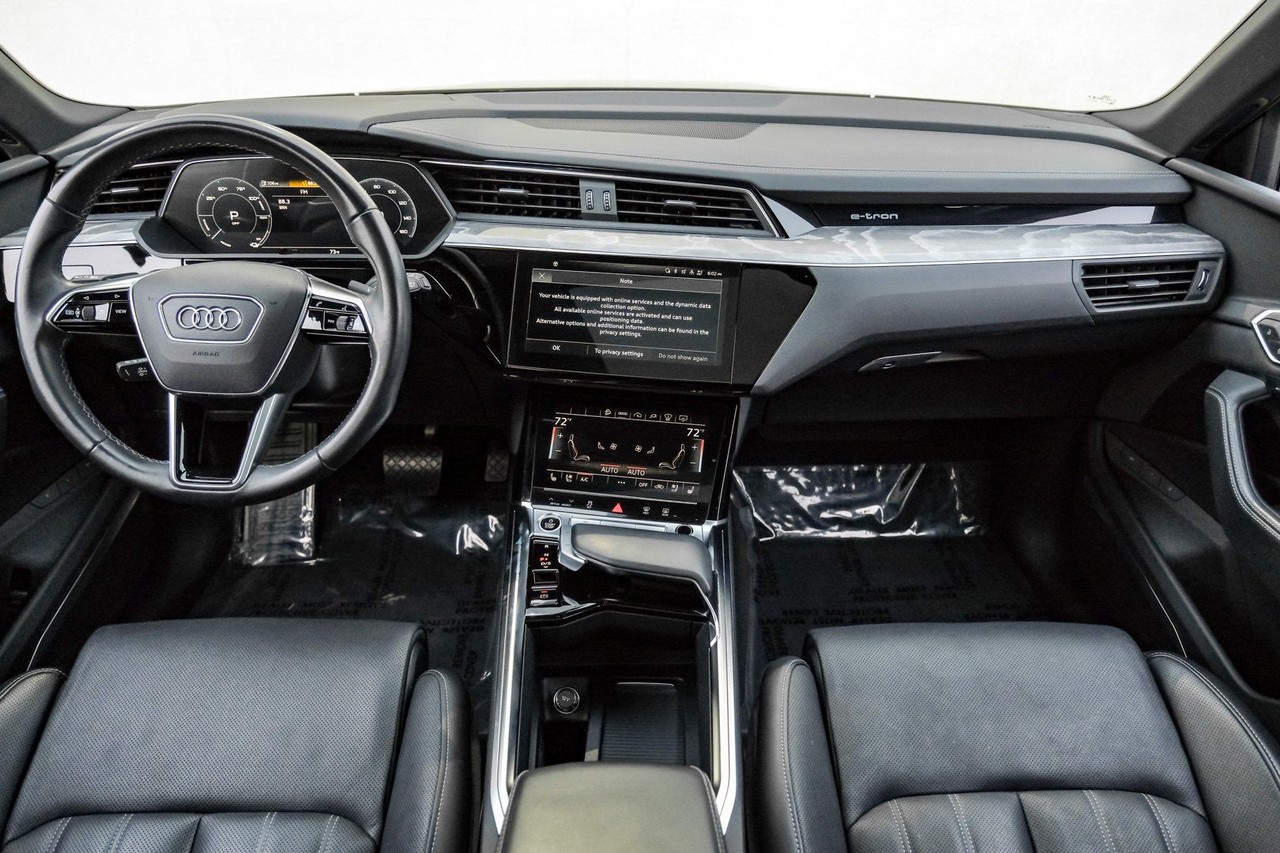Audi e-tron Vehicle Main Gallery Image 15