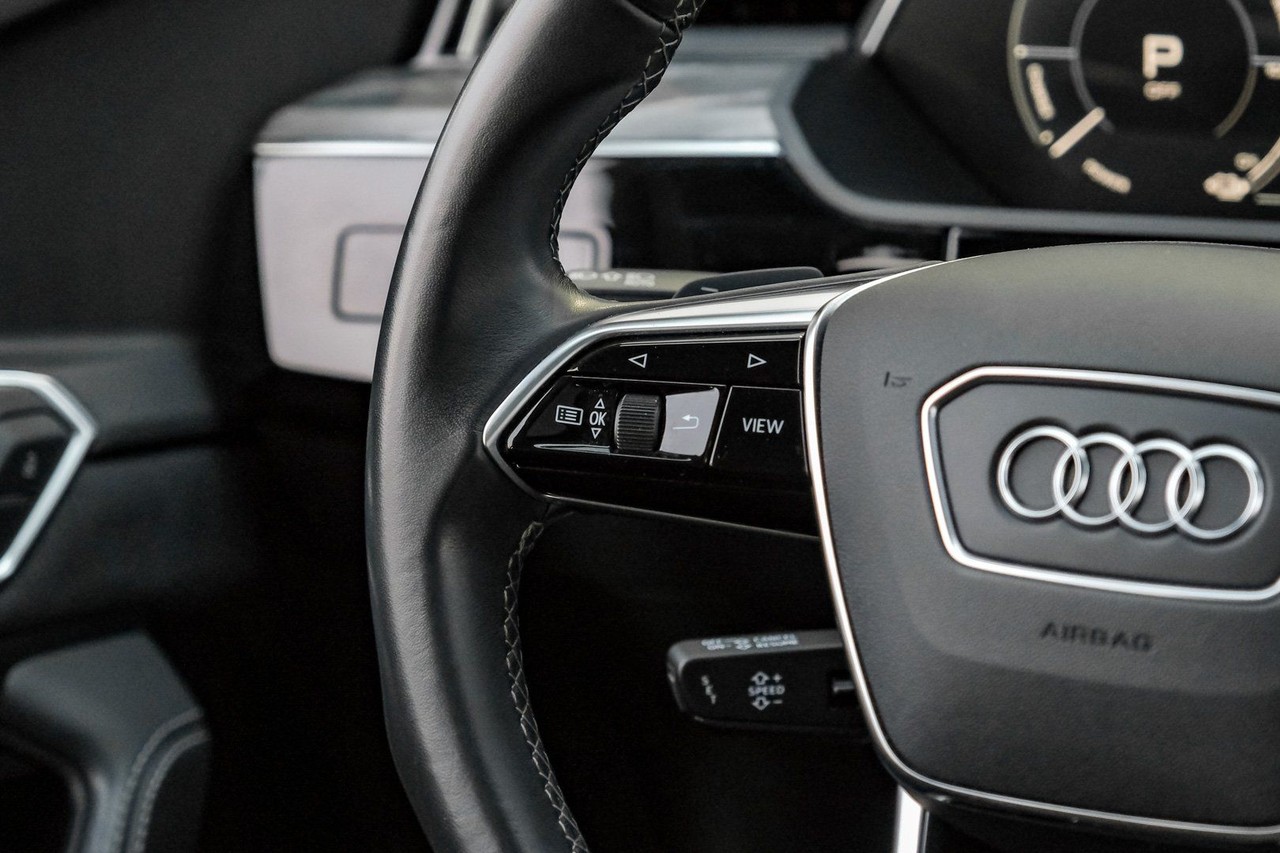 Audi e-tron Vehicle Main Gallery Image 18