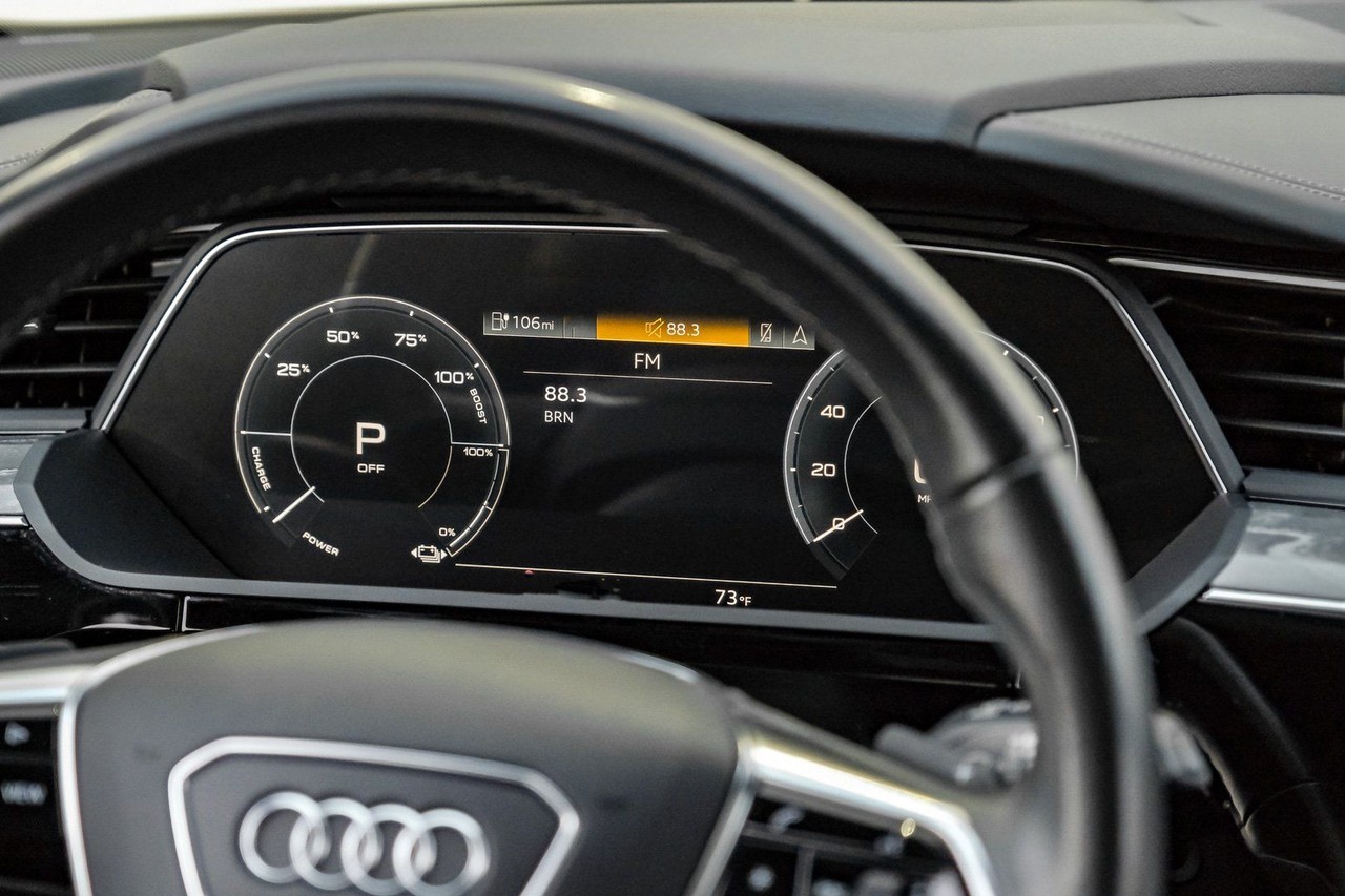 Audi e-tron Vehicle Main Gallery Image 20