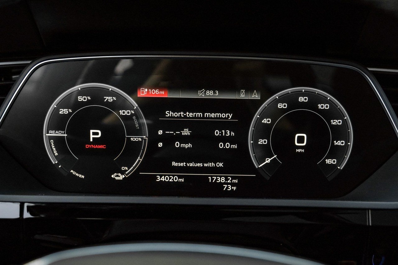 Audi e-tron Vehicle Main Gallery Image 21