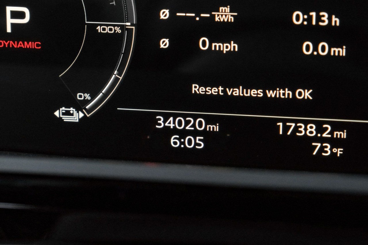 Audi e-tron Vehicle Main Gallery Image 22