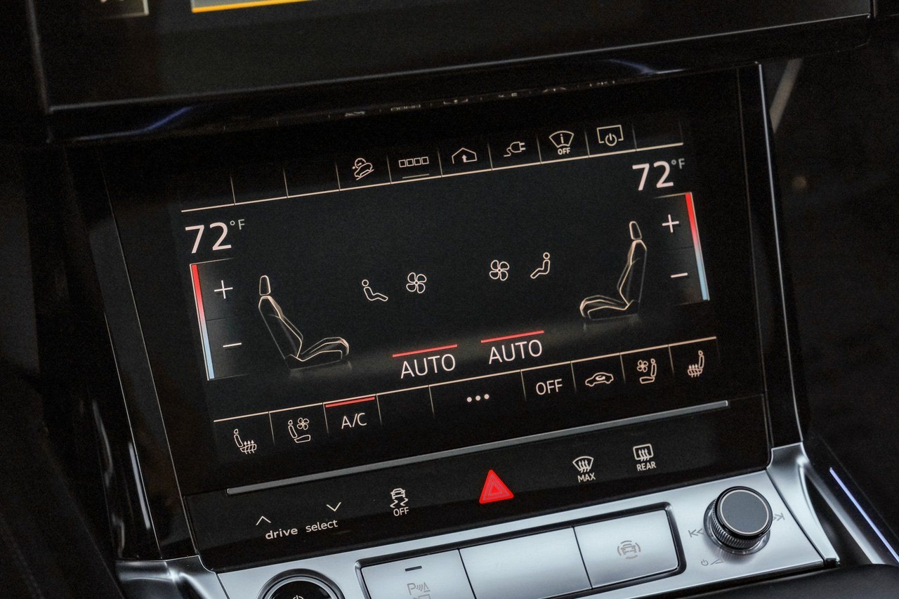 Audi e-tron Vehicle Main Gallery Image 30