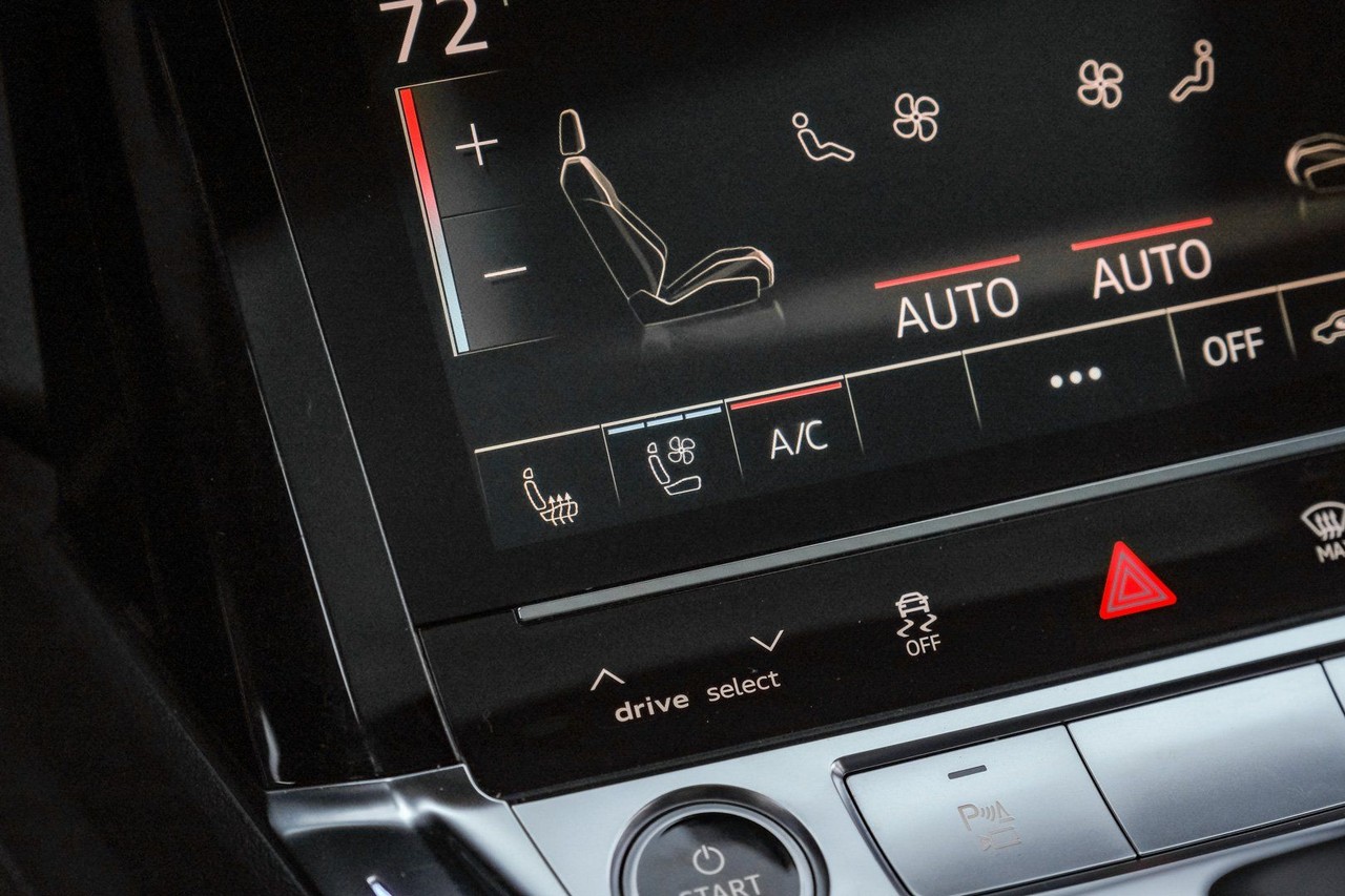 Audi e-tron Vehicle Main Gallery Image 31