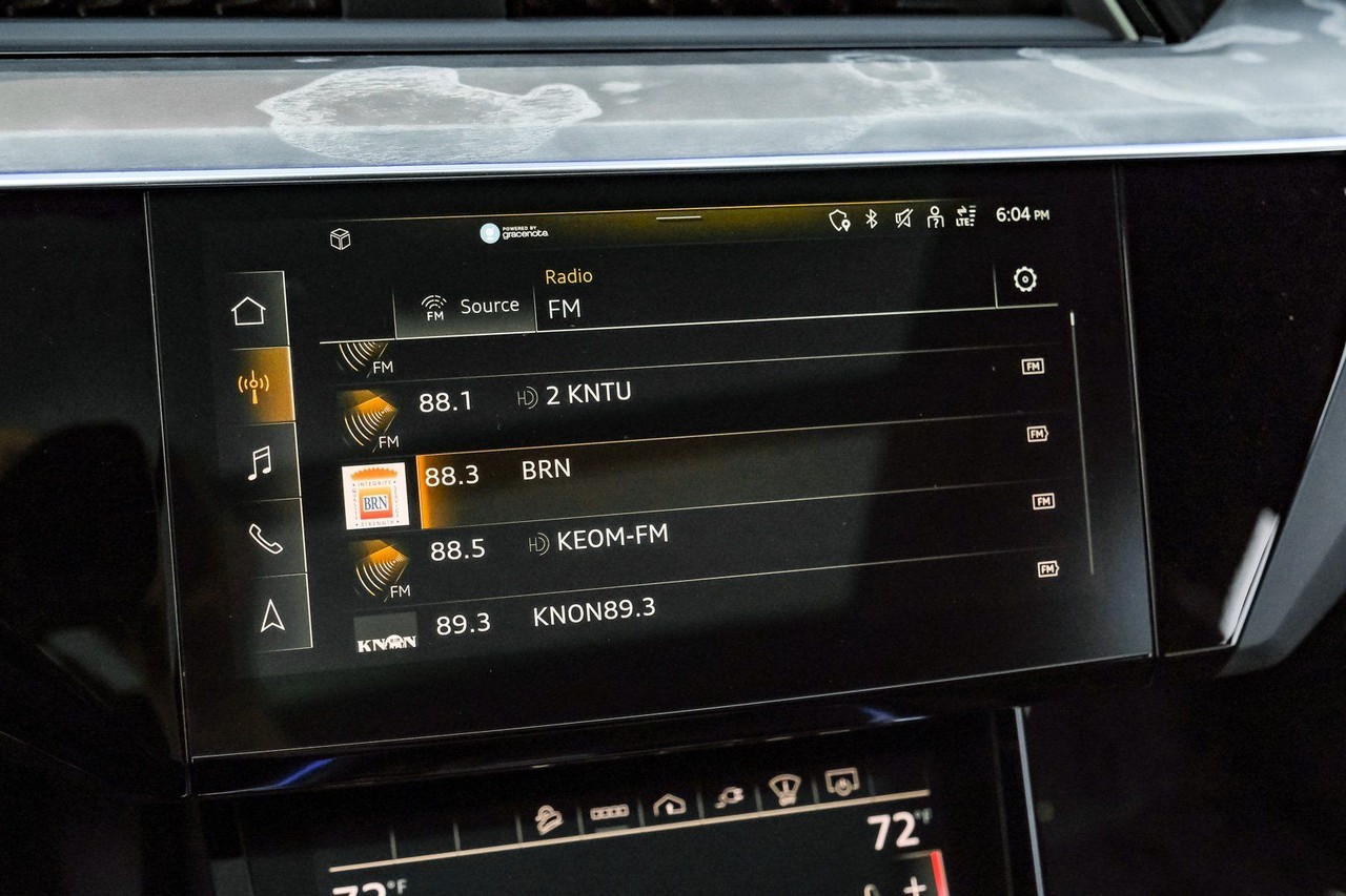 Audi e-tron Vehicle Main Gallery Image 35