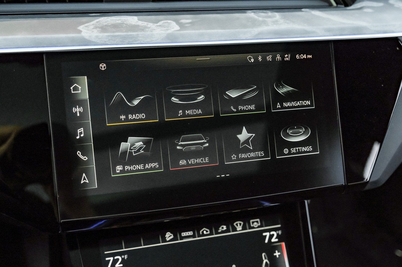 Audi e-tron Vehicle Main Gallery Image 37