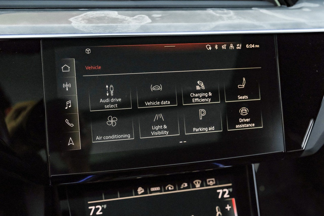 Audi e-tron Vehicle Main Gallery Image 38
