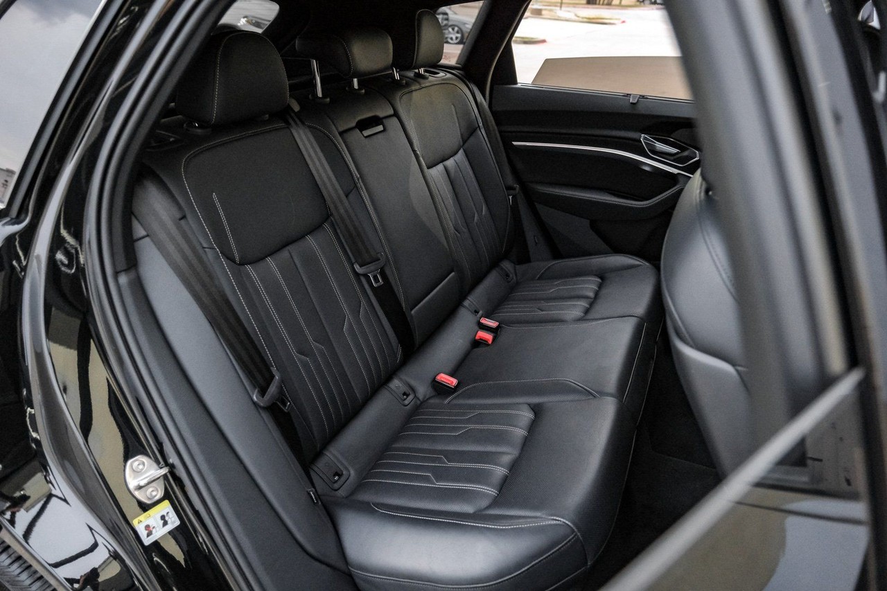 Audi e-tron Vehicle Main Gallery Image 44