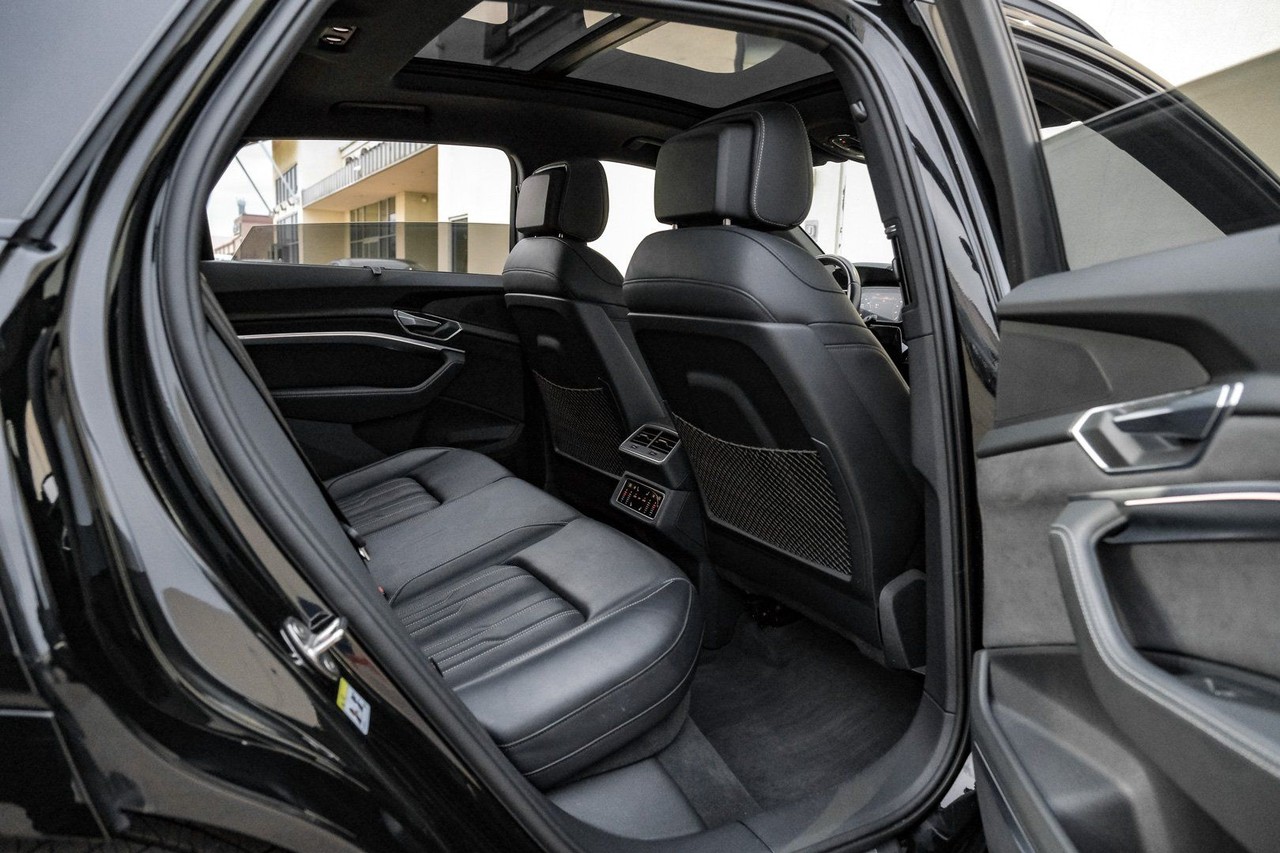 Audi e-tron Vehicle Main Gallery Image 45