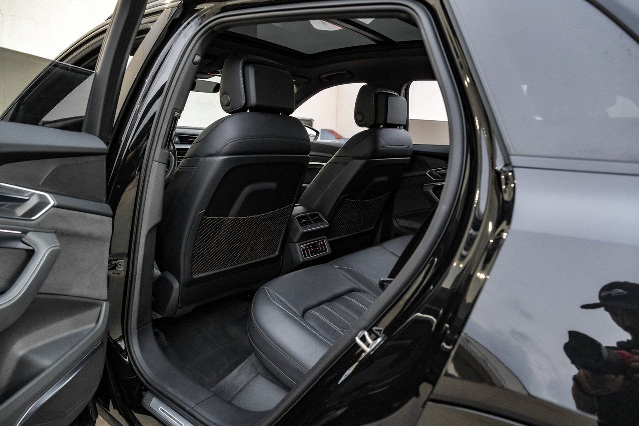 Audi e-tron Vehicle Main Gallery Image 47