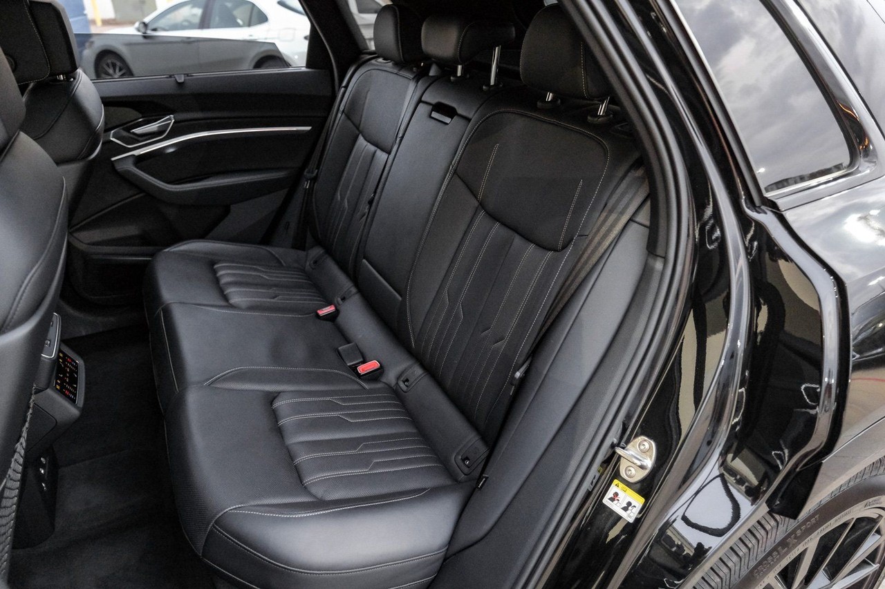 Audi e-tron Vehicle Main Gallery Image 48