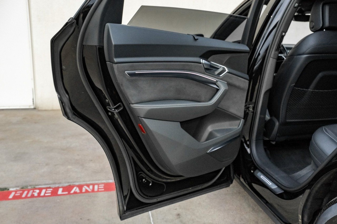 Audi e-tron Vehicle Main Gallery Image 55