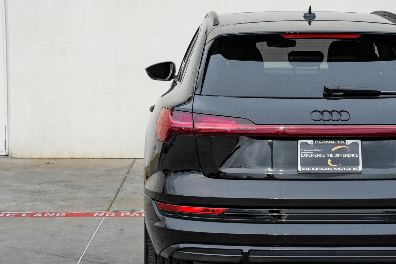 Audi e-tron Vehicle Main Gallery Image 58