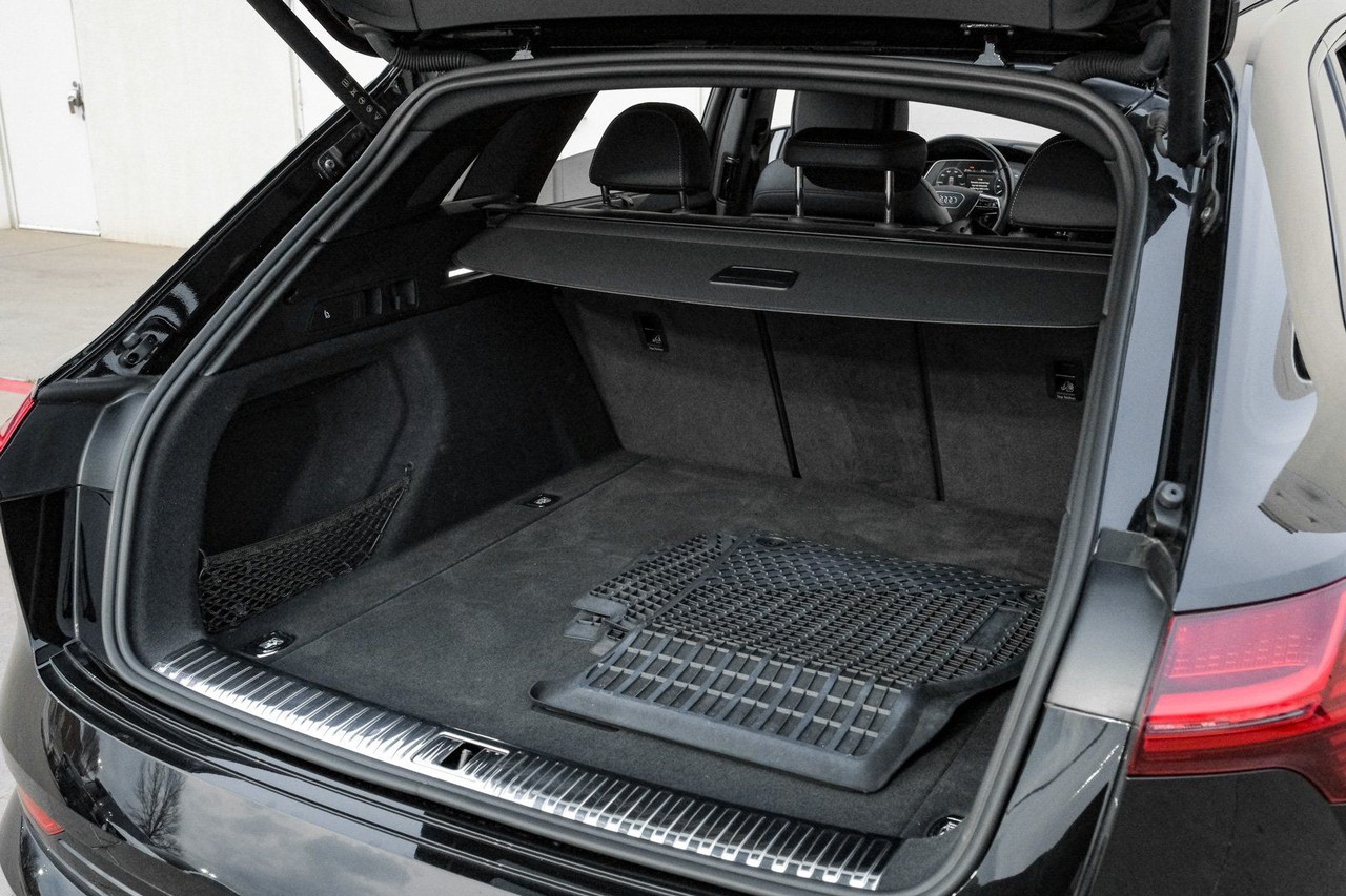 Audi e-tron Vehicle Main Gallery Image 63