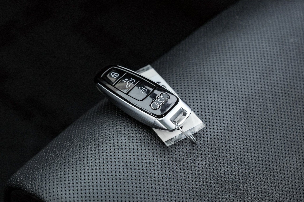 Audi e-tron Vehicle Main Gallery Image 70