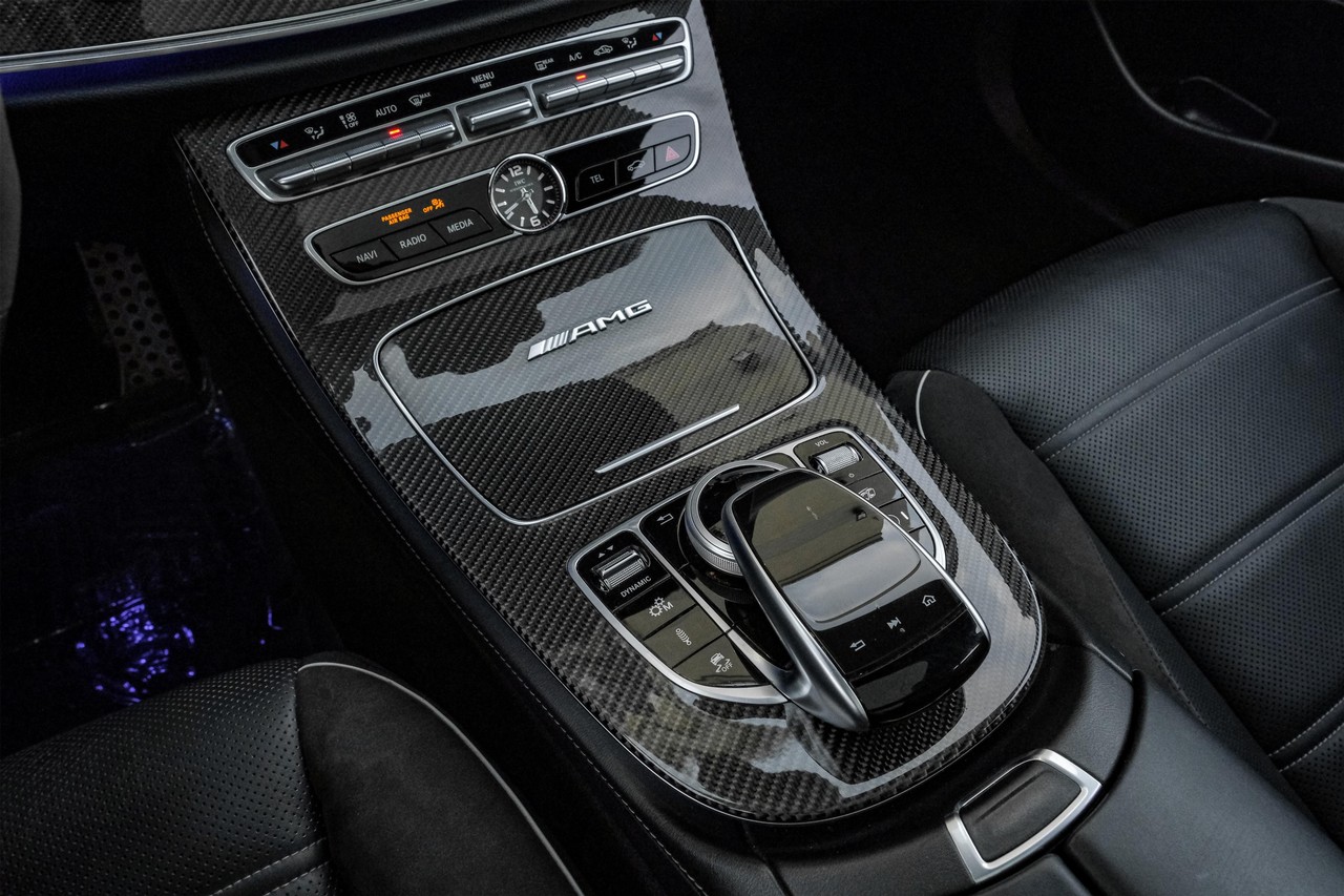 Mercedes-Benz E 63 AMG Vehicle Main Gallery Image 26