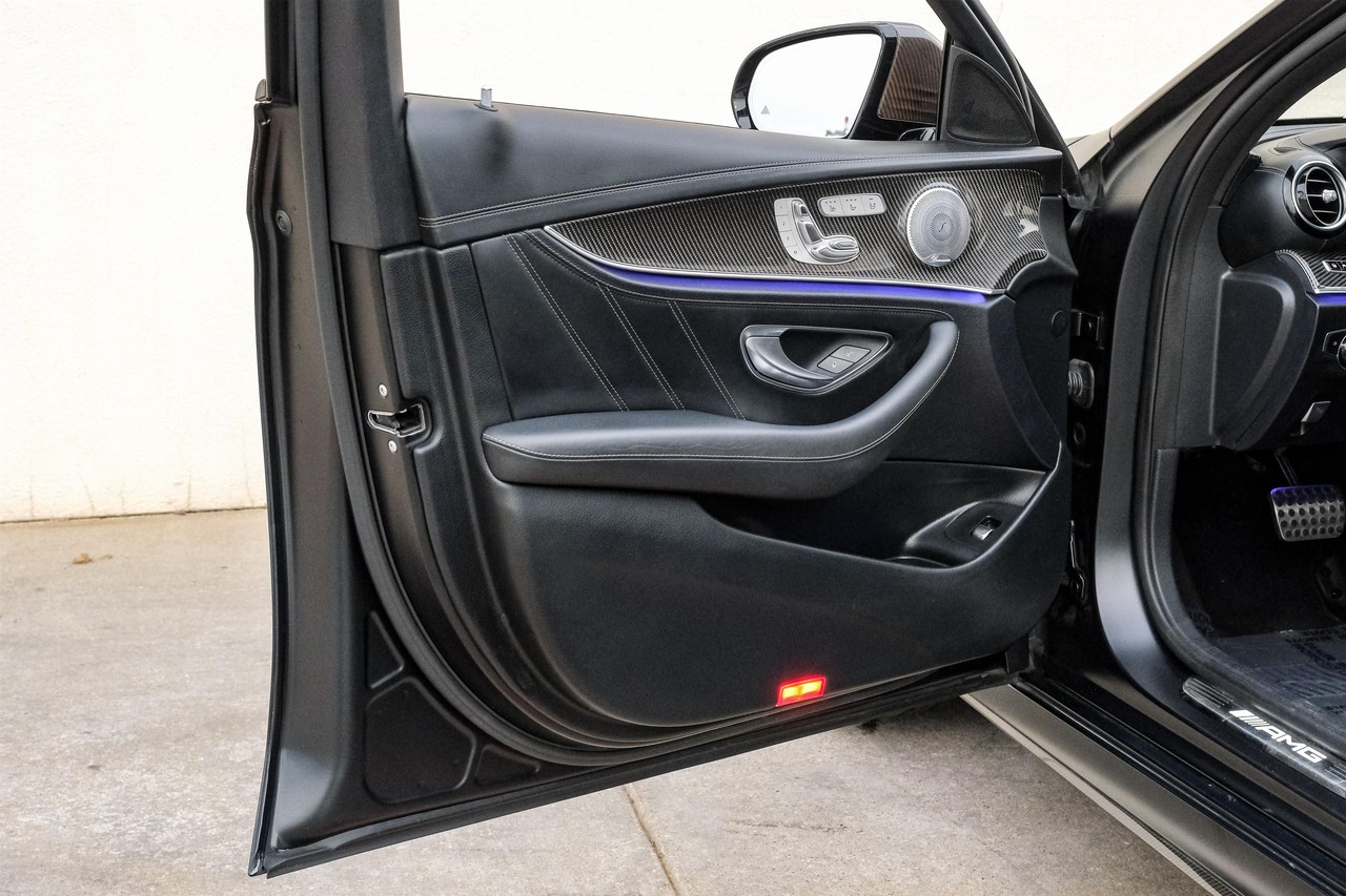 Mercedes-Benz E 63 AMG Vehicle Main Gallery Image 52