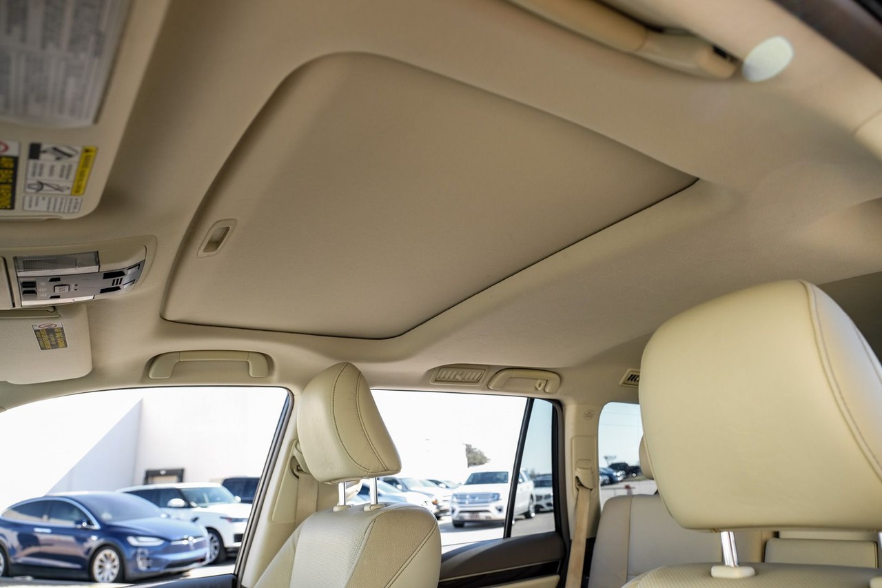 Lexus GX 460 Vehicle Main Gallery Image 05