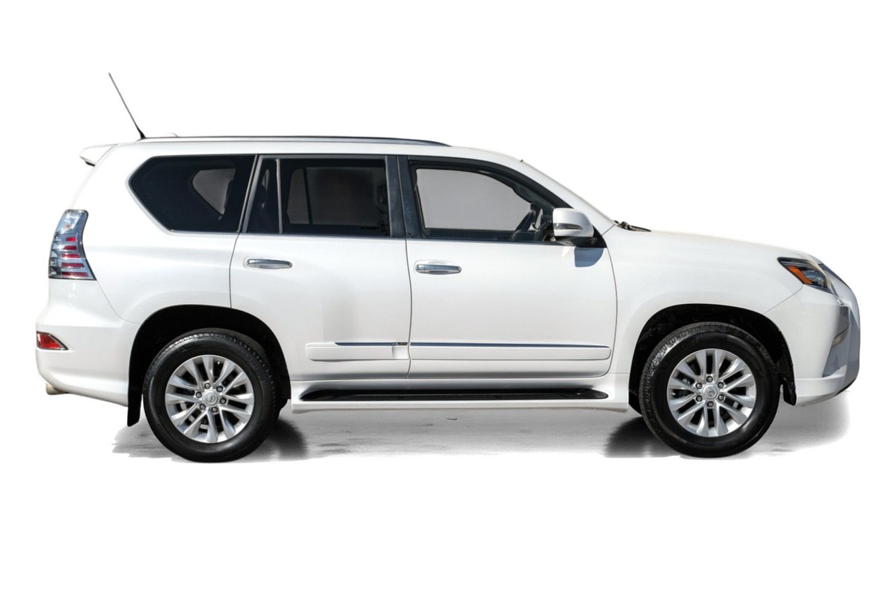 Lexus GX 460 Vehicle Main Gallery Image 08