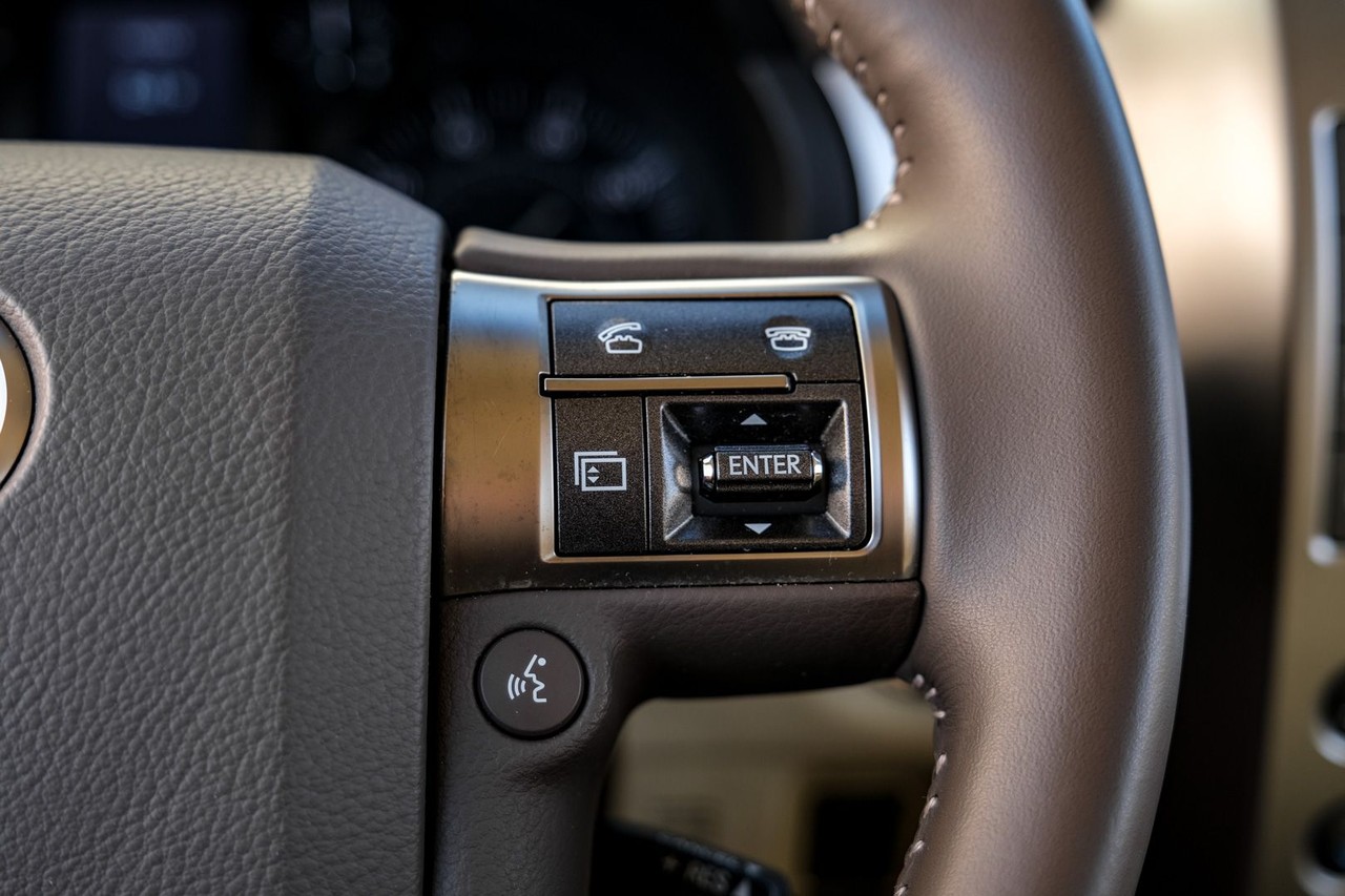 Lexus GX 460 Vehicle Main Gallery Image 18