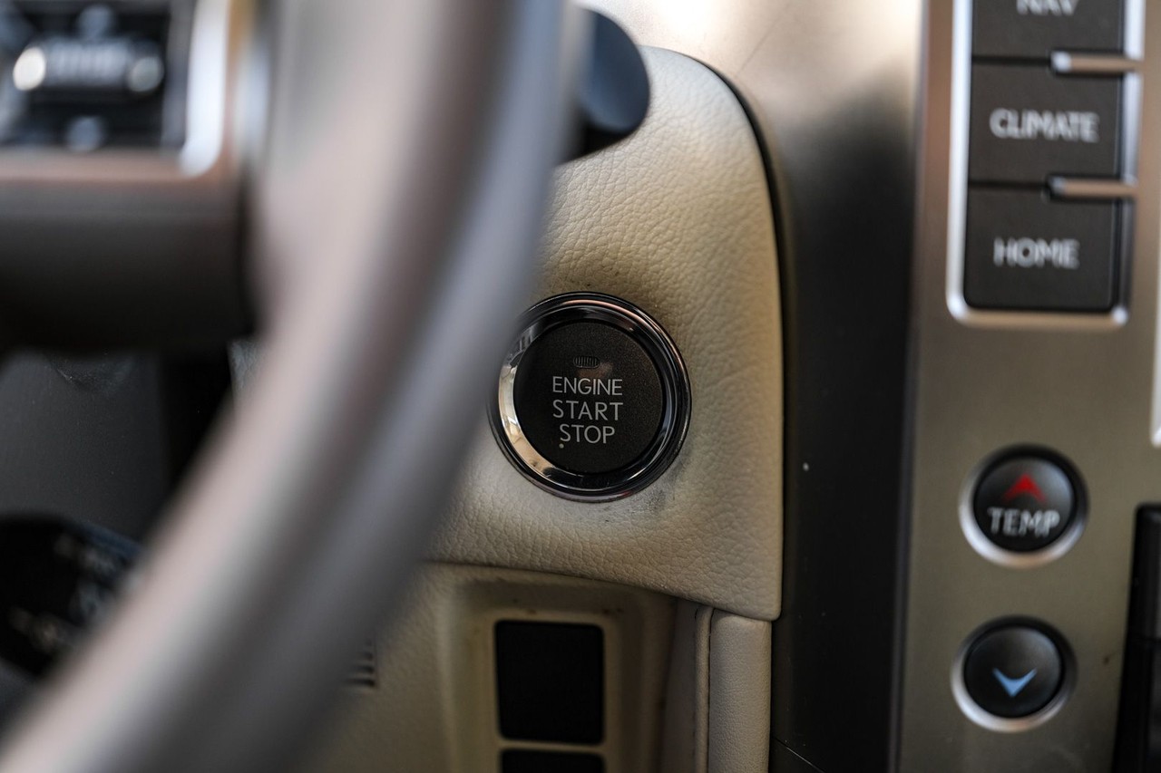 Lexus GX 460 Vehicle Main Gallery Image 21