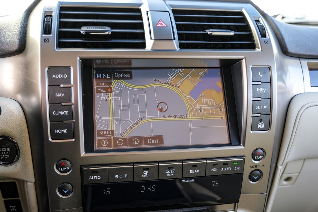 Lexus GX 460 Vehicle Main Gallery Image 22