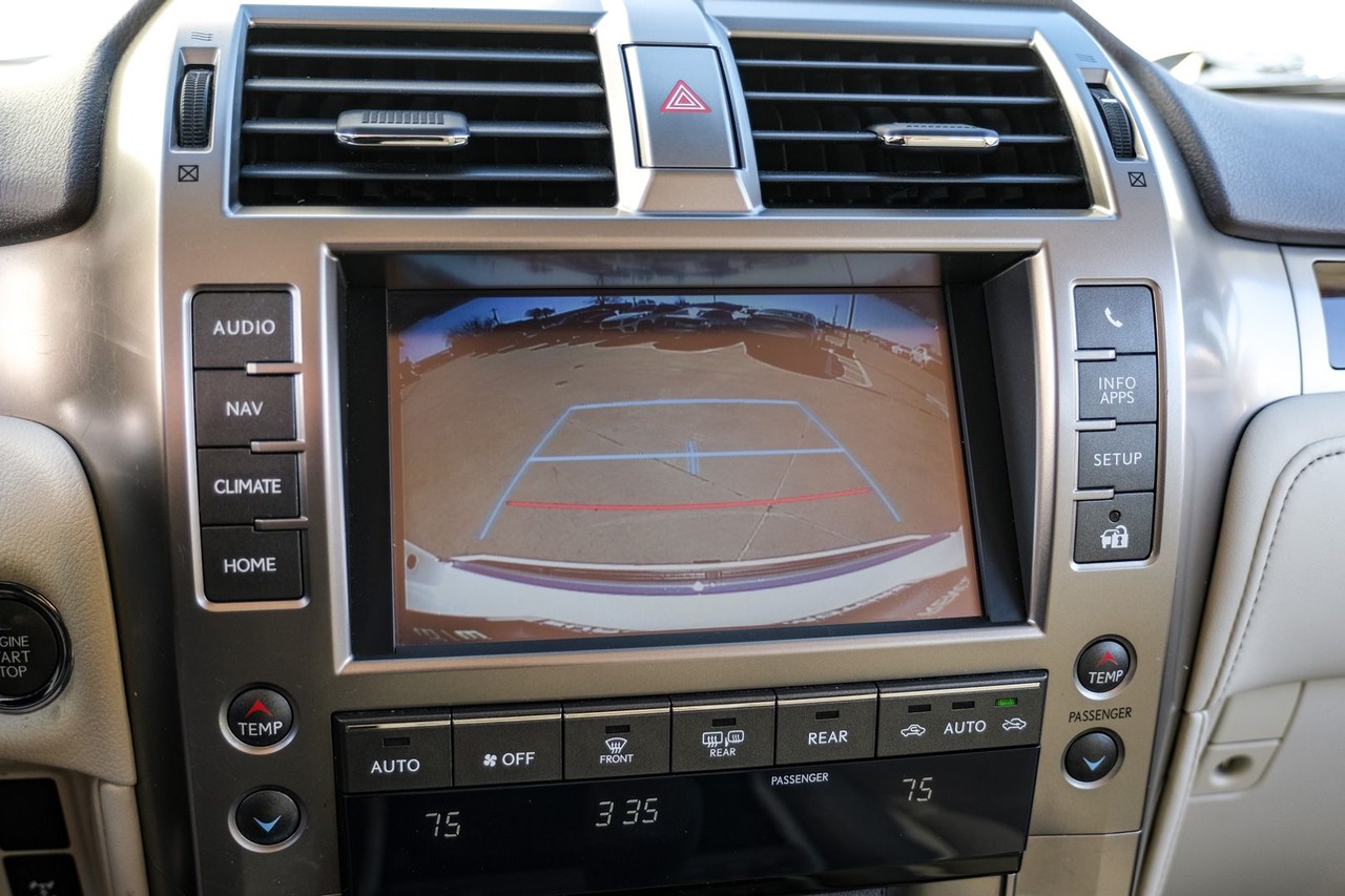 Lexus GX 460 Vehicle Main Gallery Image 23