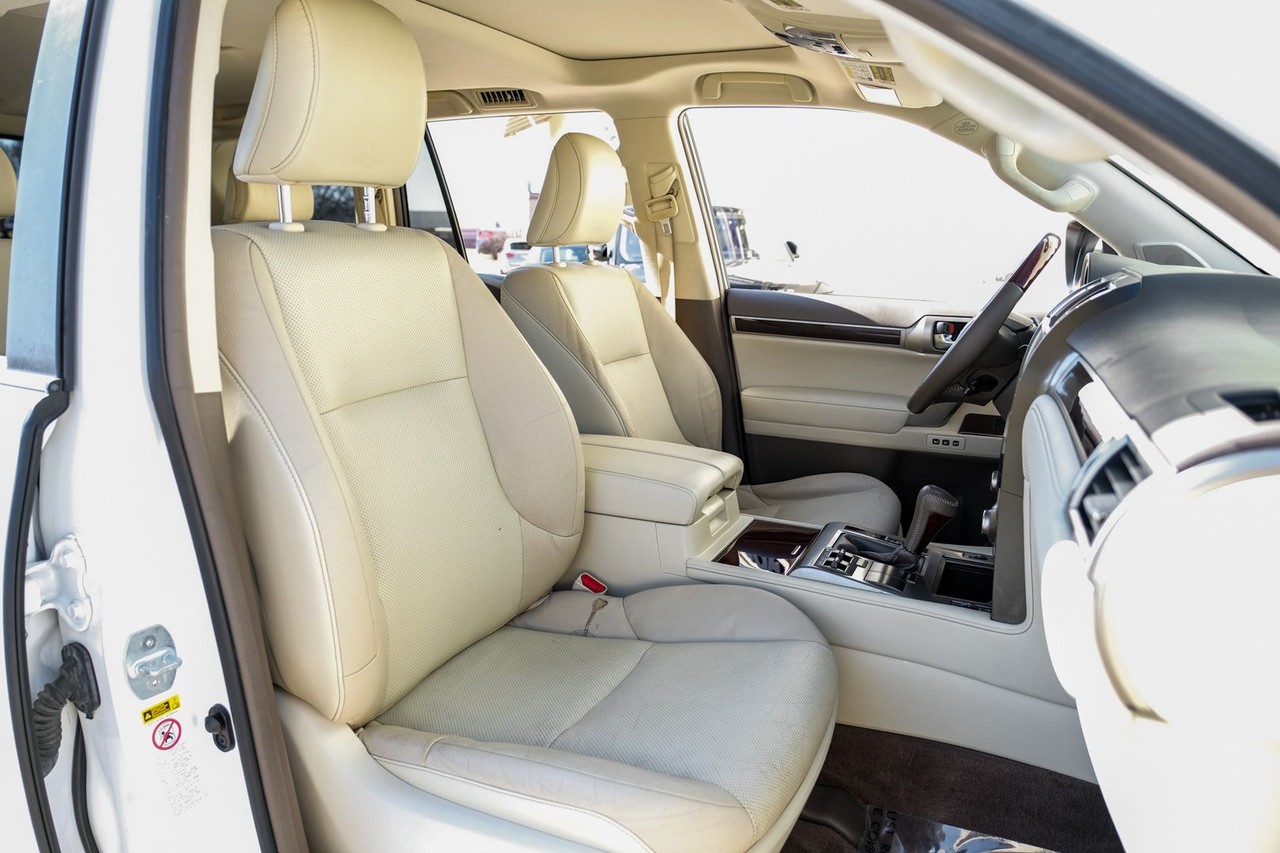 Lexus GX 460 Vehicle Main Gallery Image 35