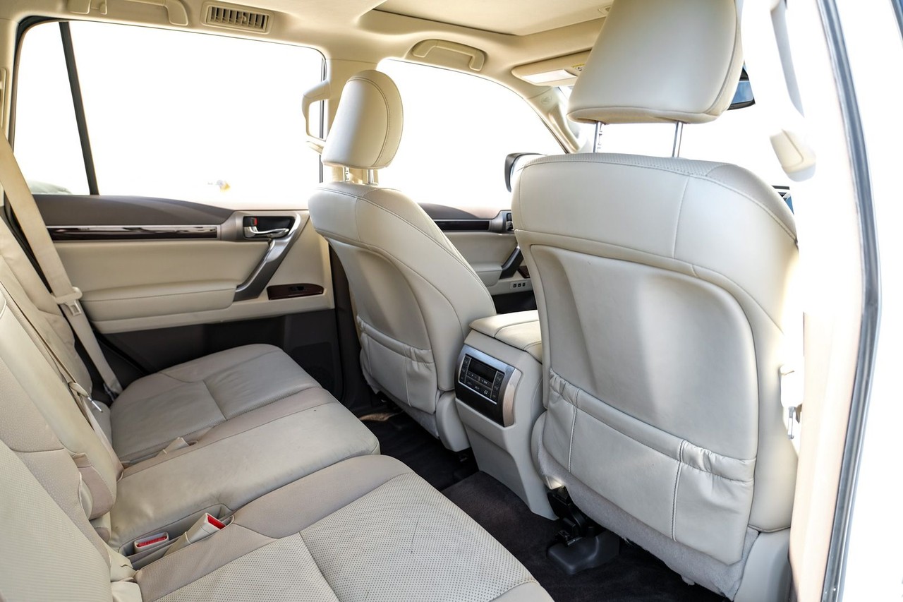 Lexus GX 460 Vehicle Main Gallery Image 37