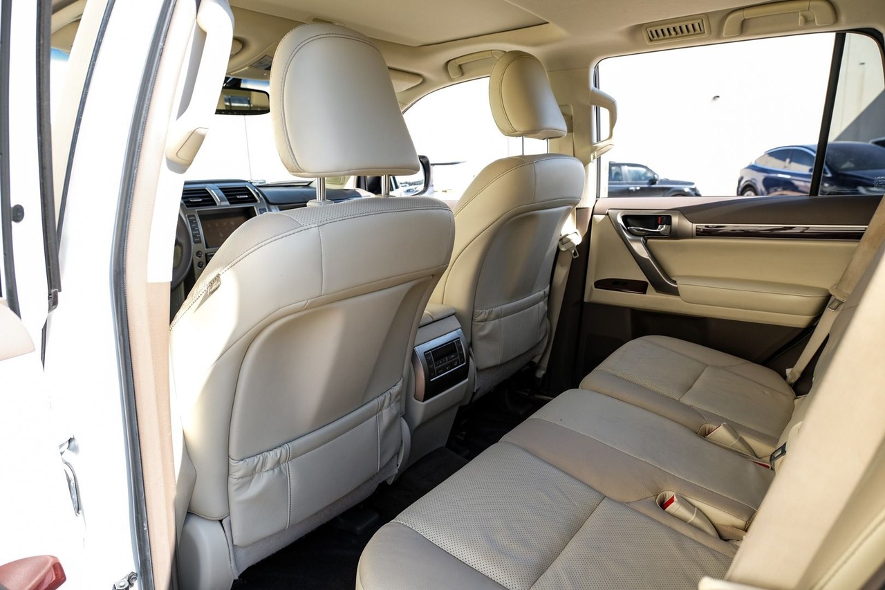 Lexus GX 460 Vehicle Main Gallery Image 39