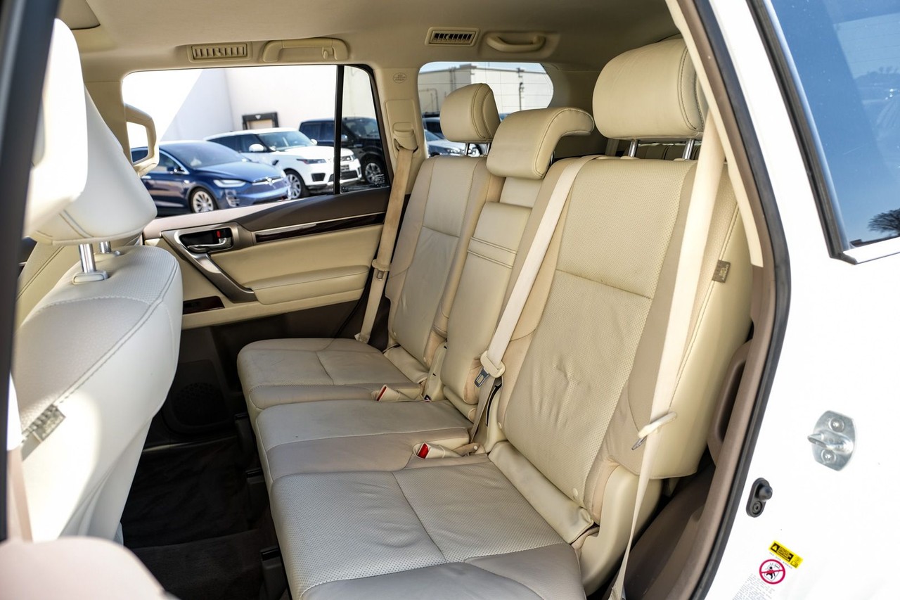 Lexus GX 460 Vehicle Main Gallery Image 40