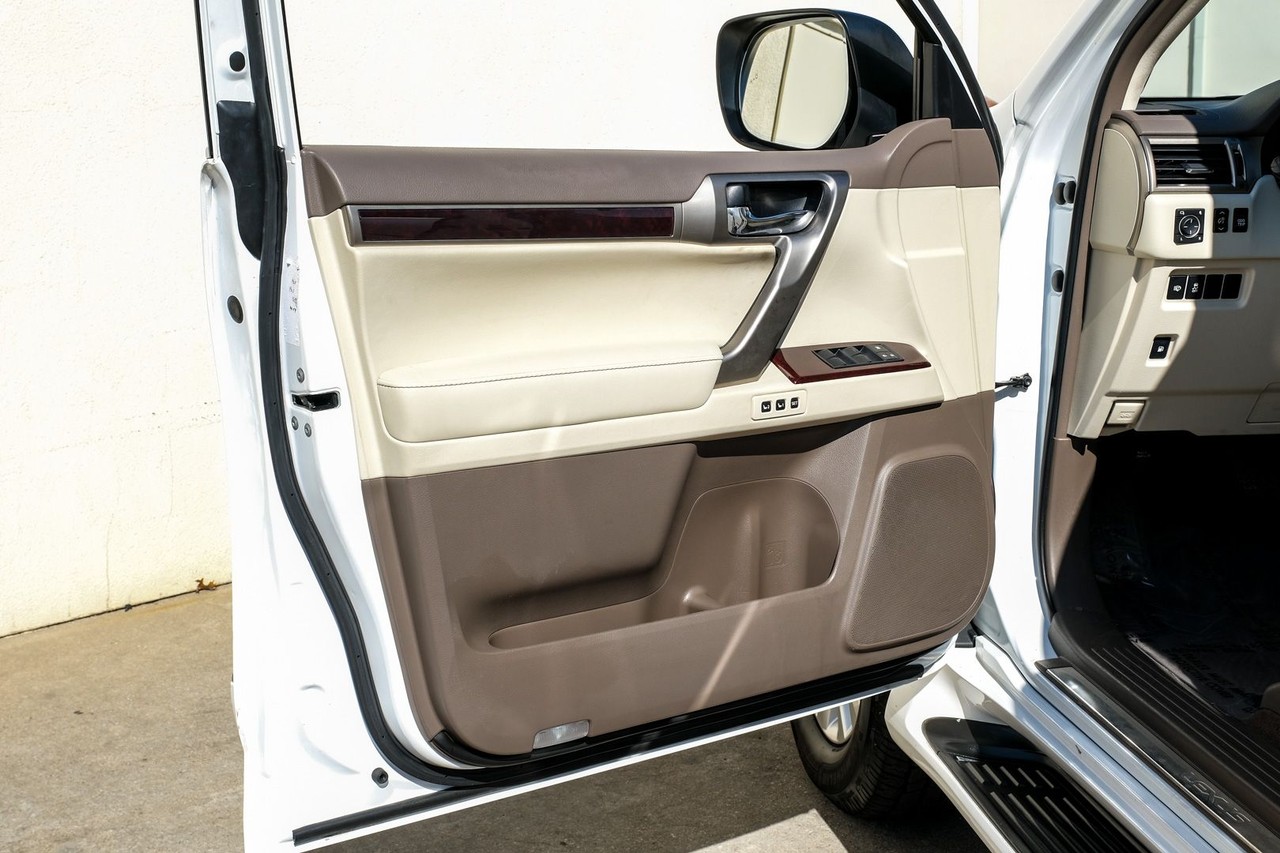 Lexus GX 460 Vehicle Main Gallery Image 42