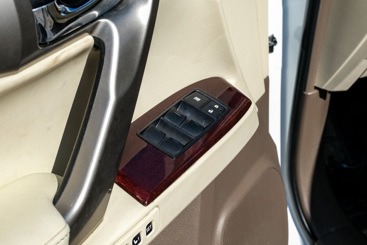 Lexus GX 460 Vehicle Main Gallery Image 43