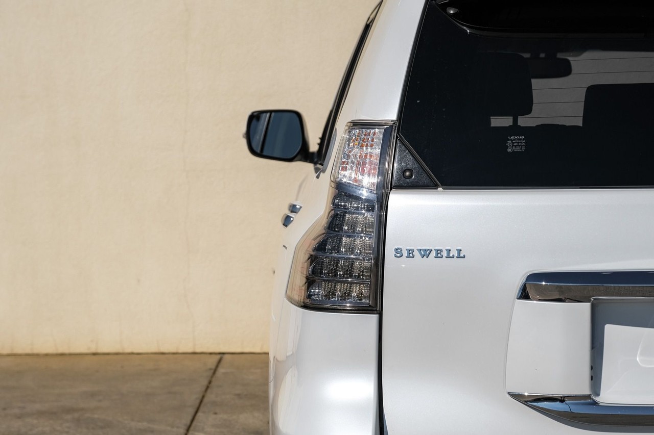 Lexus GX 460 Vehicle Main Gallery Image 48