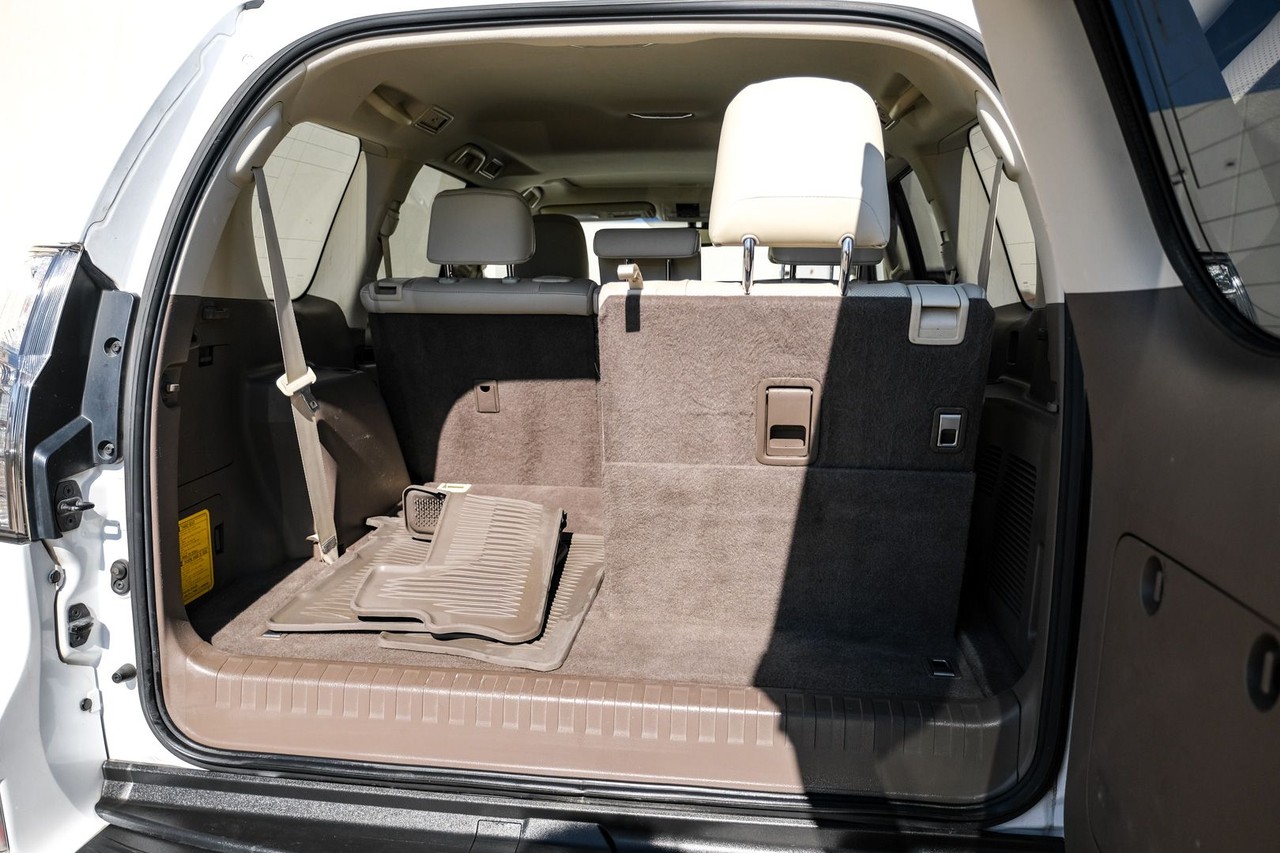 Lexus GX 460 Vehicle Main Gallery Image 49