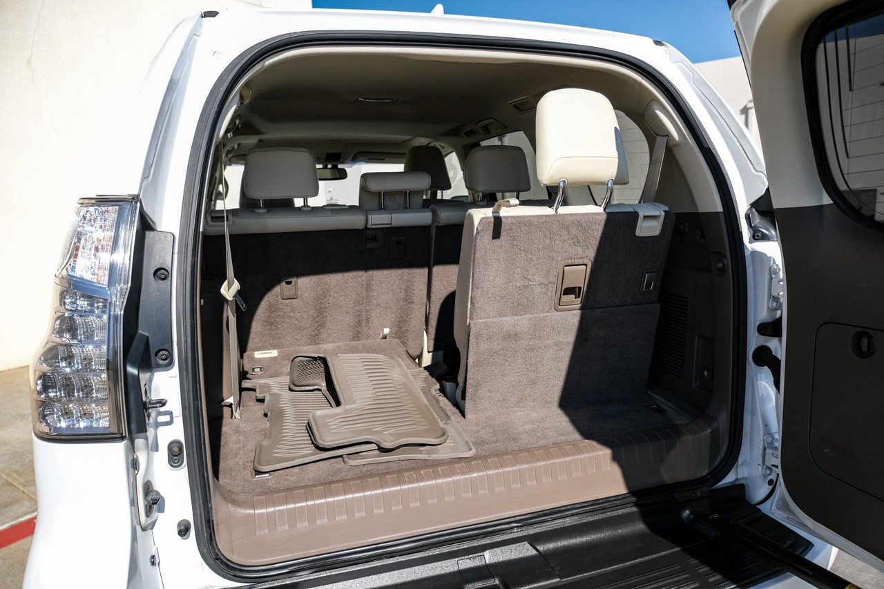 Lexus GX 460 Vehicle Main Gallery Image 50