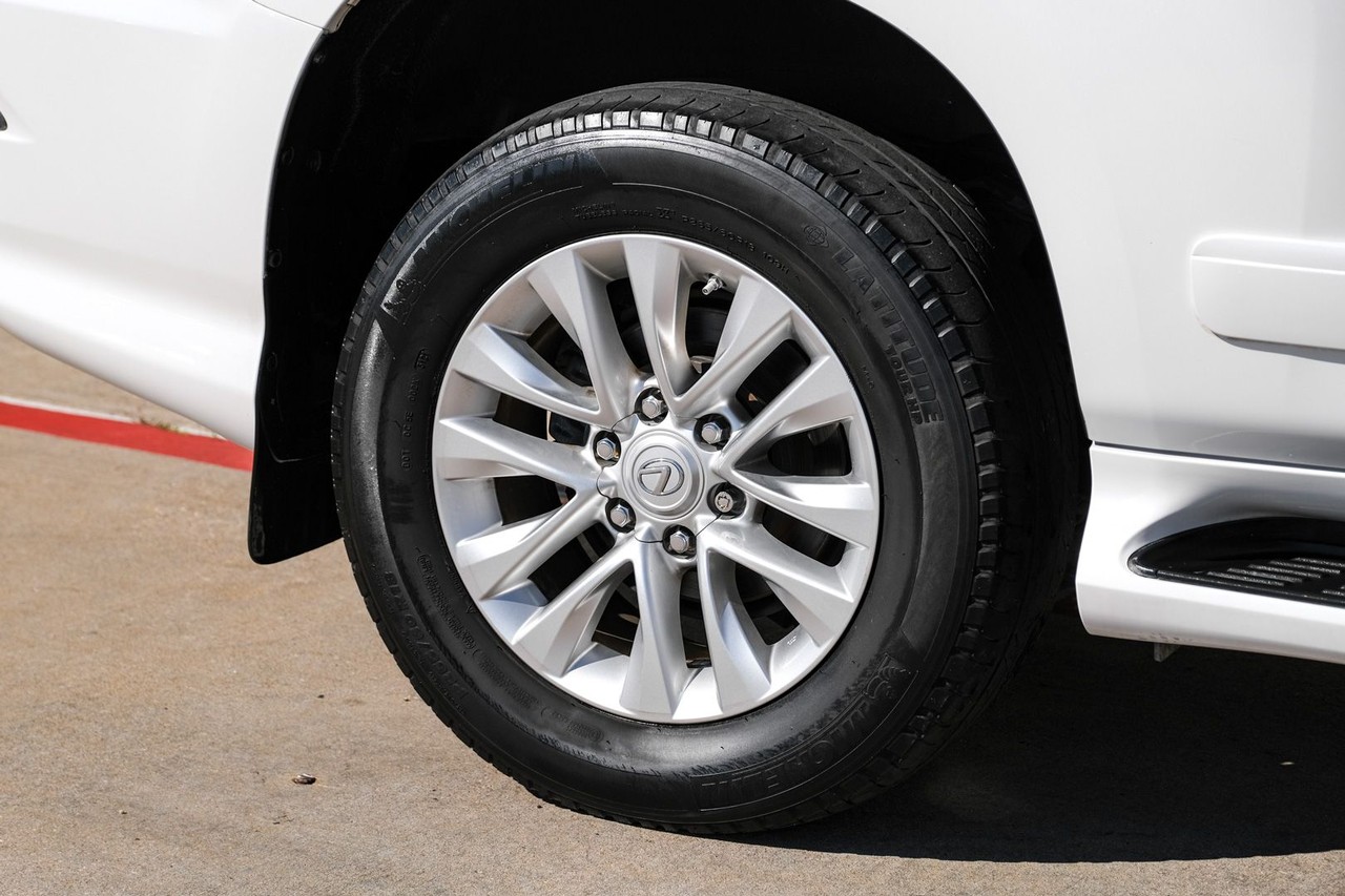 Lexus GX 460 Vehicle Main Gallery Image 51