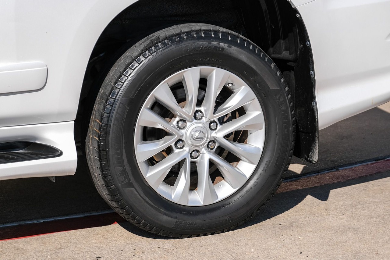 Lexus GX 460 Vehicle Main Gallery Image 54