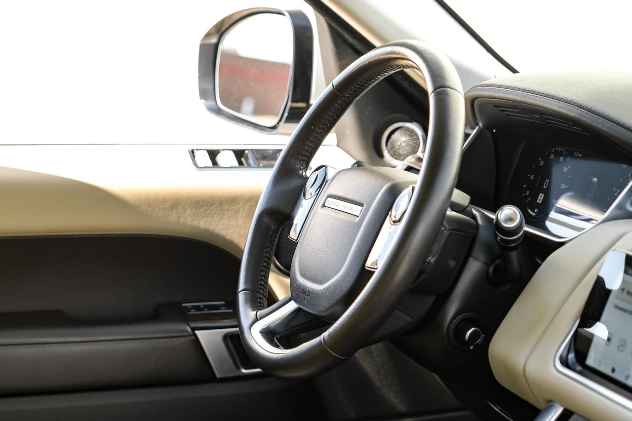 Land Rover Range Rover Sport Vehicle Main Gallery Image 14