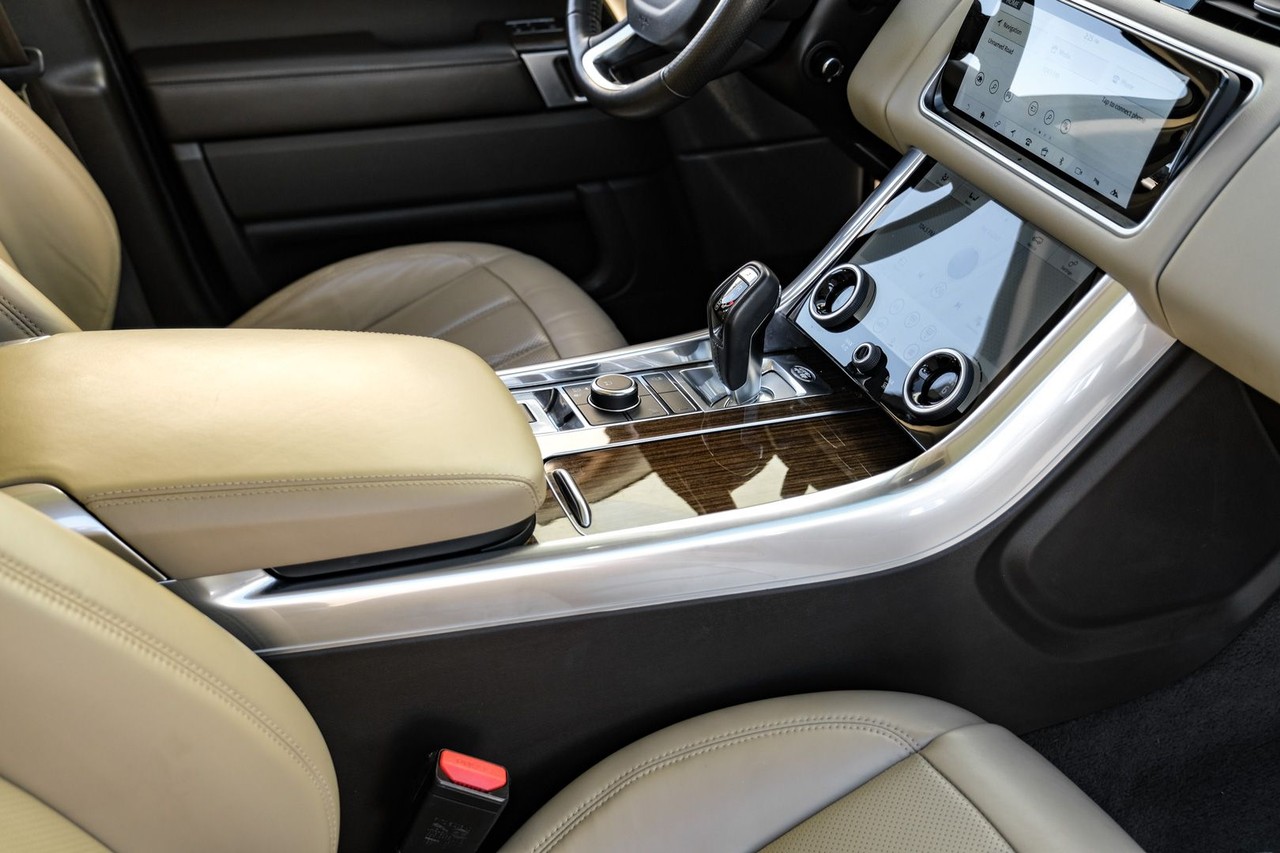 Land Rover Range Rover Sport Vehicle Main Gallery Image 17