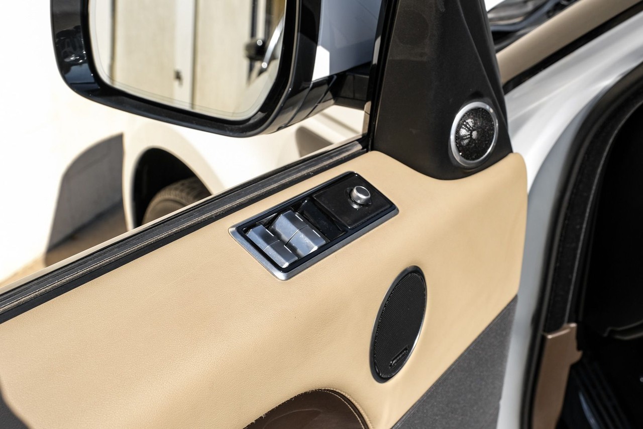 Land Rover Range Rover Sport Vehicle Main Gallery Image 31