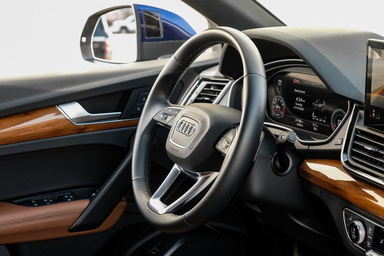 Audi Q5 Vehicle Main Gallery Image 14