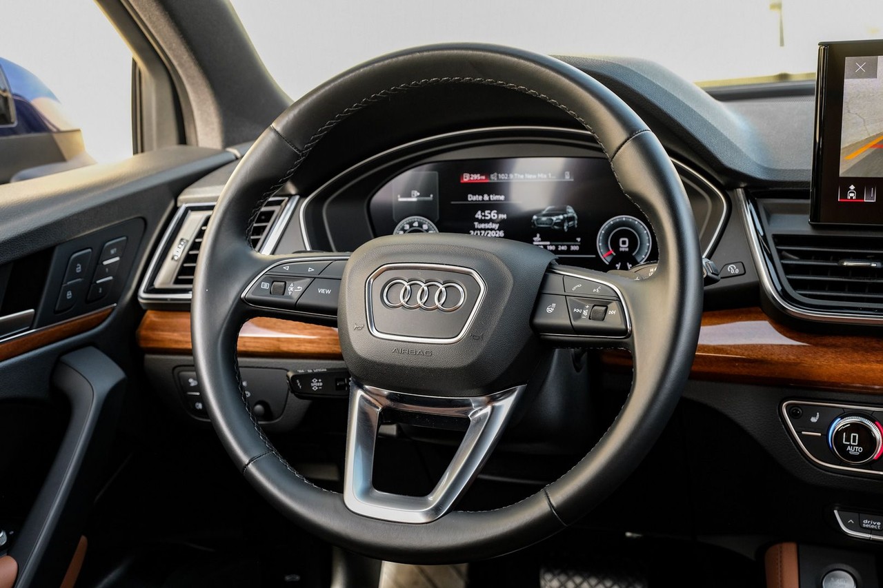 Audi Q5 Vehicle Main Gallery Image 17