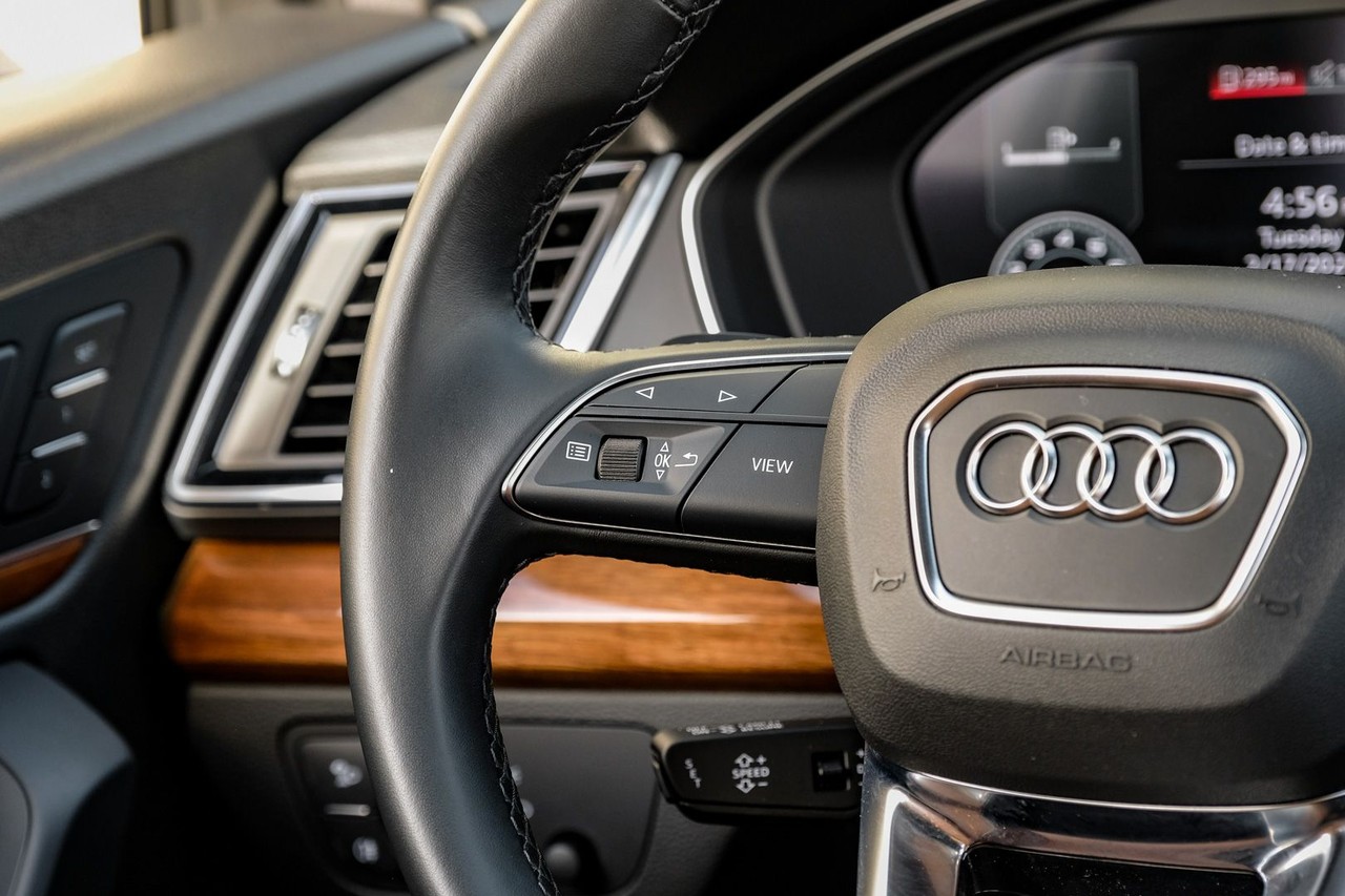 Audi Q5 Vehicle Main Gallery Image 18