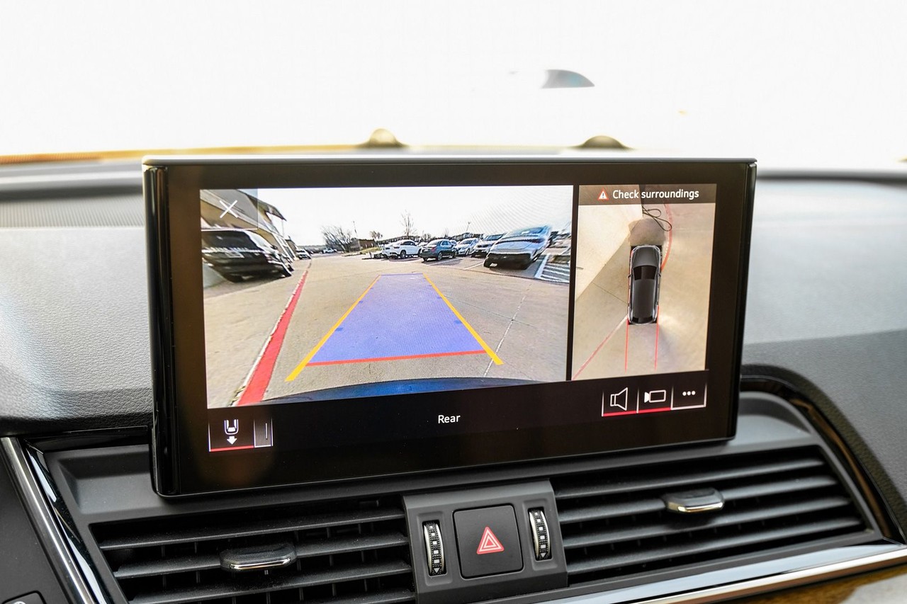 Audi Q5 Vehicle Main Gallery Image 23