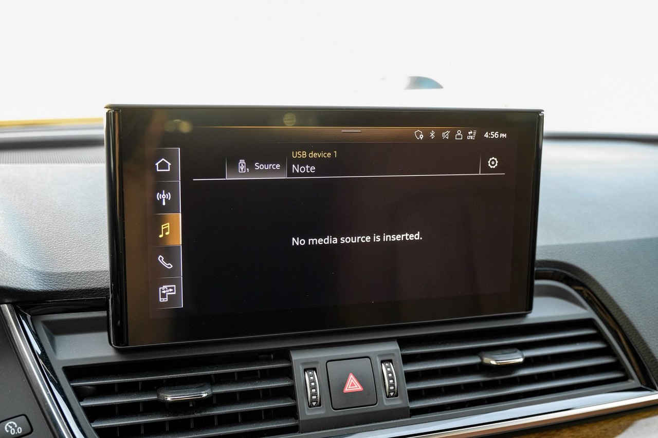 Audi Q5 Vehicle Main Gallery Image 30