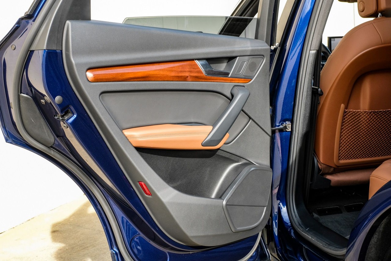 Audi Q5 Vehicle Main Gallery Image 44