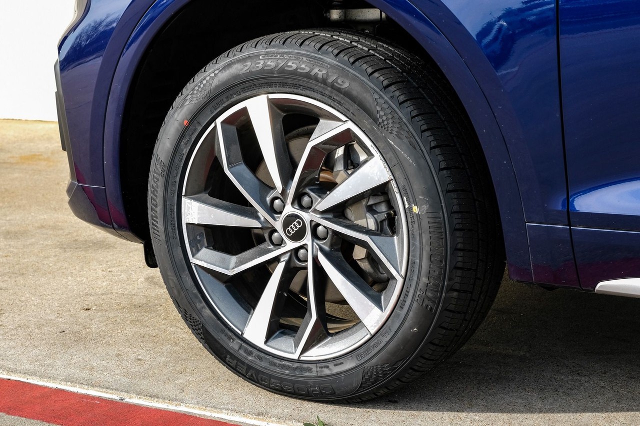 Audi Q5 Vehicle Main Gallery Image 52